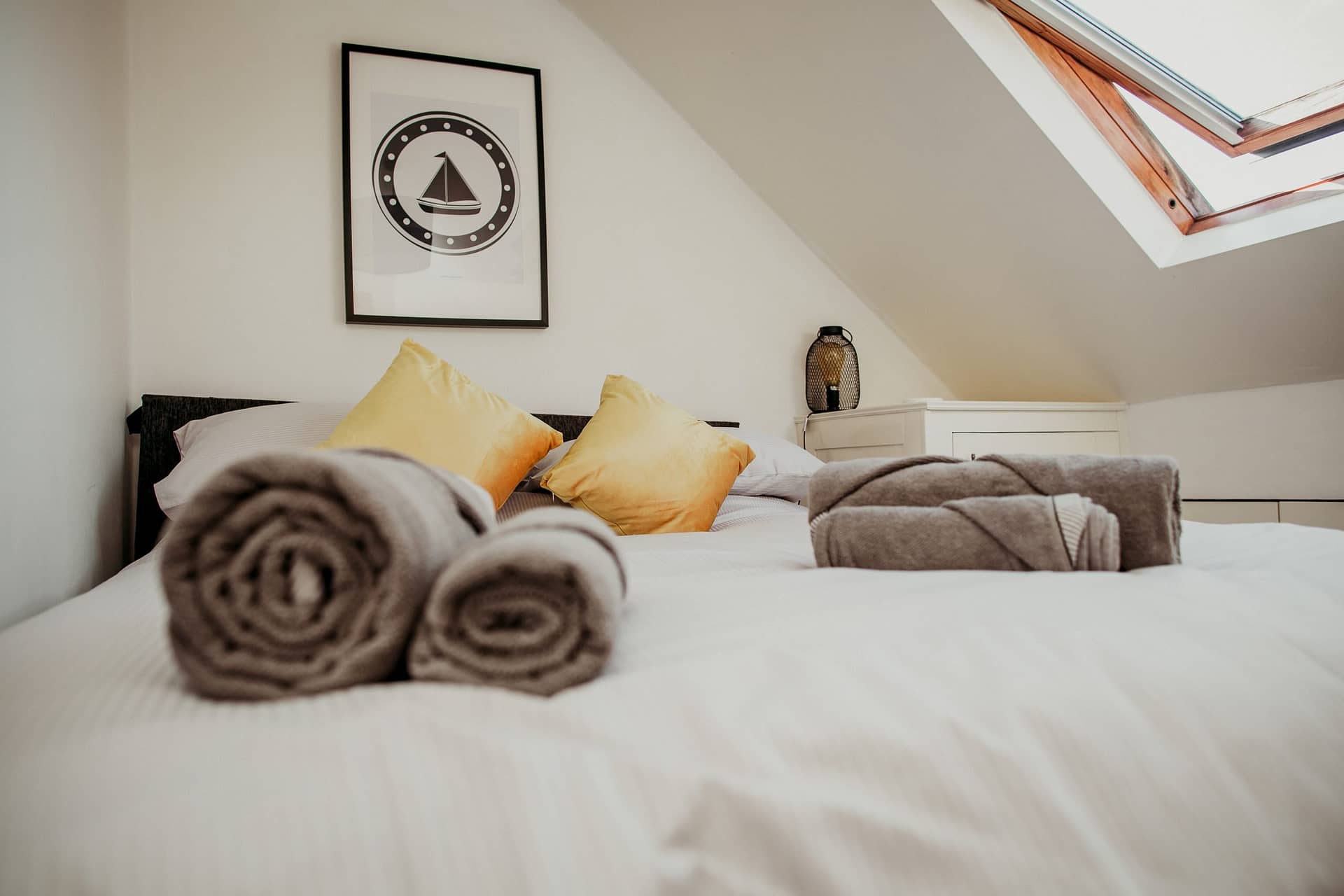 Bed linen and towels provided - The Lugger - Holiday Cottages Noss Mayo
